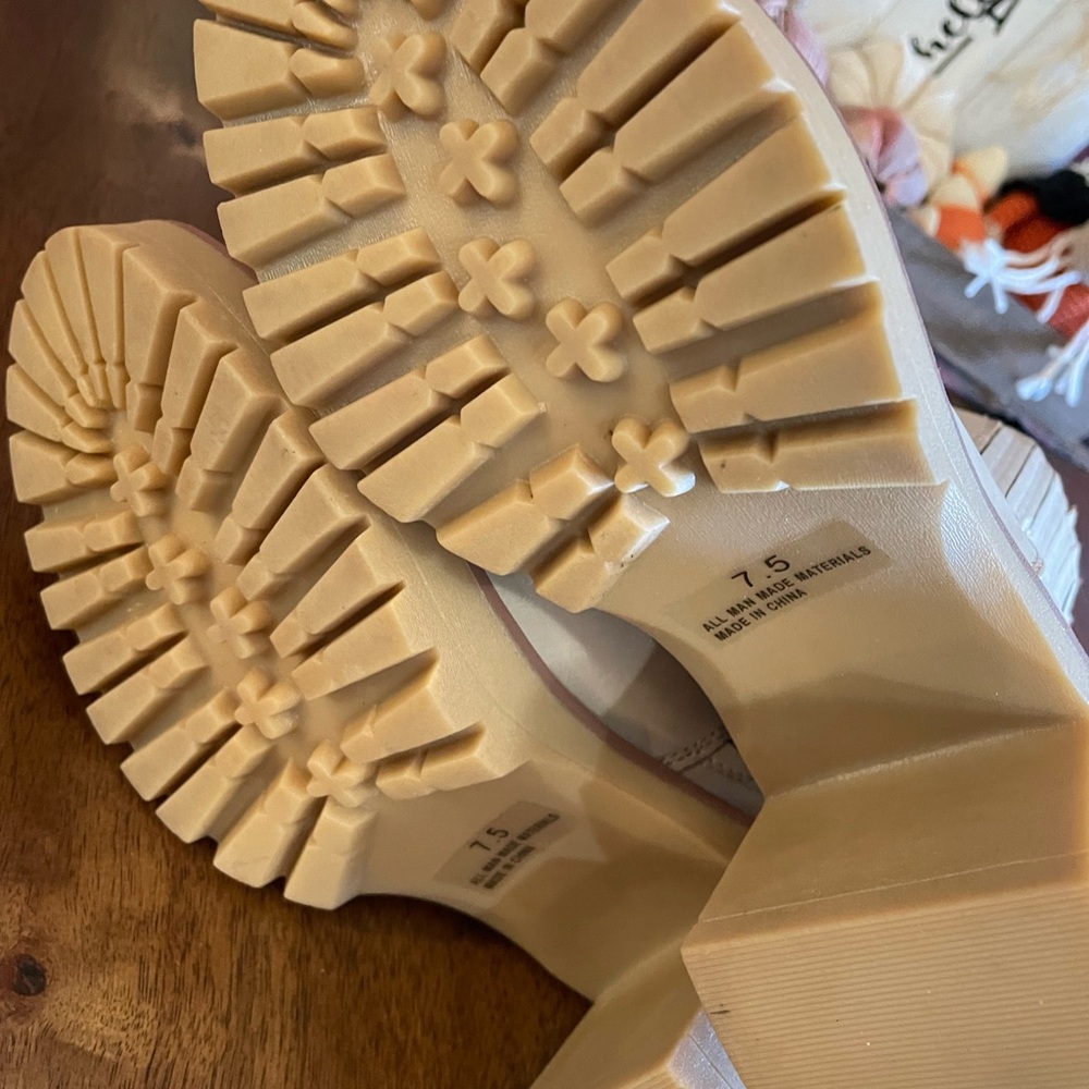 DV by Dolce Vita Very Light Tan Chunky Heeled Boots - Picture 10 of 16